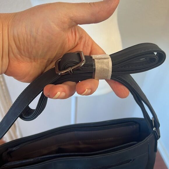 Celela Vegan Leather Cross Body Bag with Adjustable Strap ~ Classic Design - Picture 8 of 11